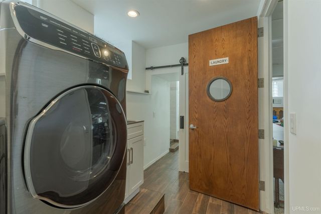 121 N 5th Avenue, Iron River, MI 49935