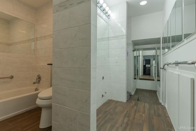 121 N 5th Avenue, Iron River, MI 49935