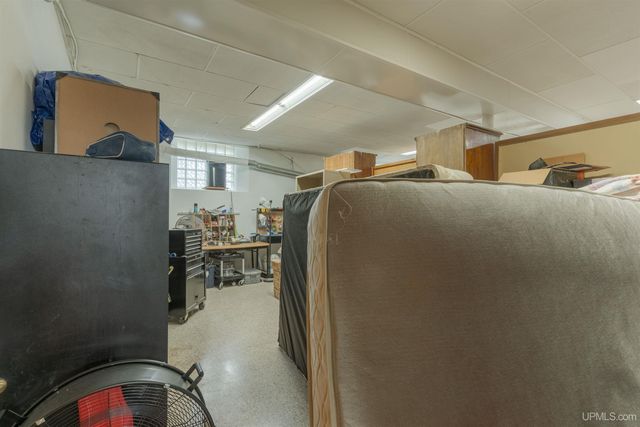 121 N 5th Avenue, Iron River, MI 49935