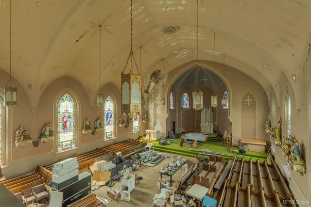 121 N 5th Avenue, Iron River, MI 49935