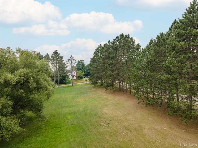 121 N 5th Avenue, Iron River, MI 49935