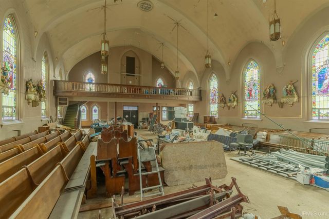 121 N 5th Avenue, Iron River, MI 49935