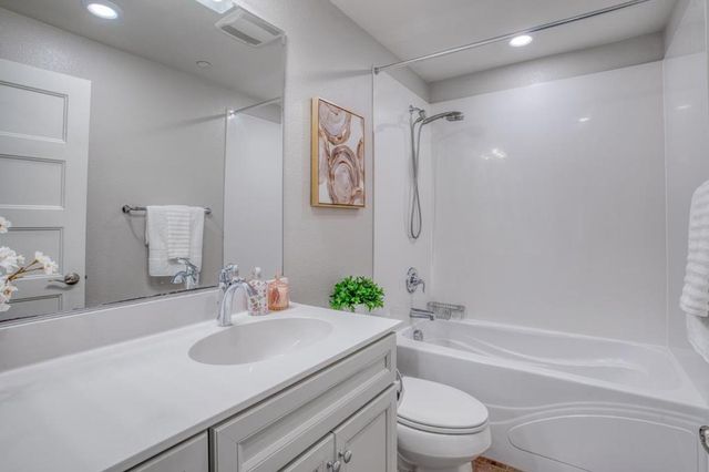 1013 Onofrio Lane 2, San Jose, CA 95131