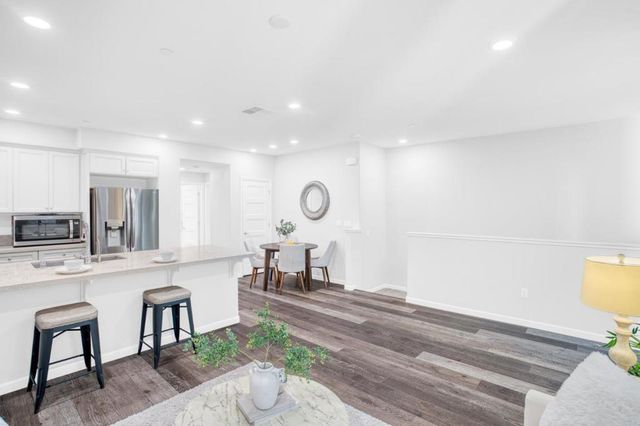 1013 Onofrio Lane 2, San Jose, CA 95131