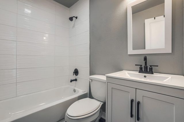 5909 Lago Vista WAY B, Lago Vista, TX 78645