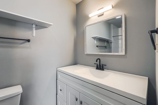 5909 Lago Vista WAY B, Lago Vista, TX 78645