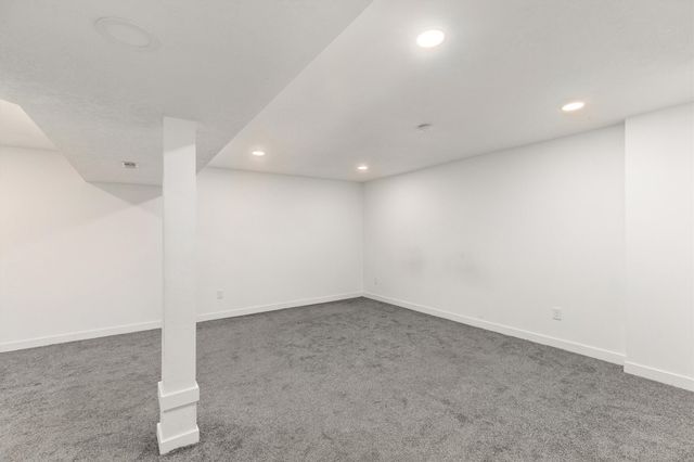 226 Northview Court, Hartford, IA 50118