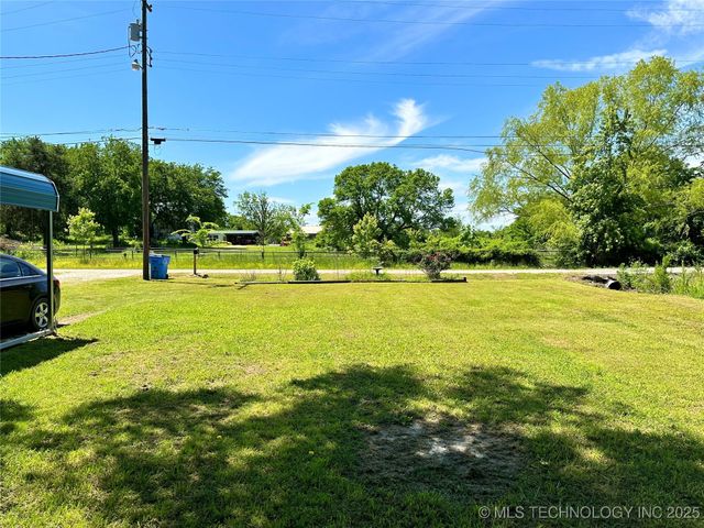 310 E Audd Avenue, Checotah, OK 74426