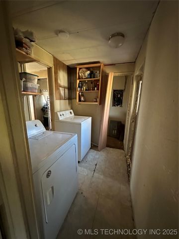 310 E Audd Avenue, Checotah, OK 74426