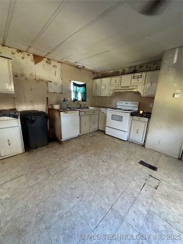 310 E Audd Avenue, Checotah, OK 74426