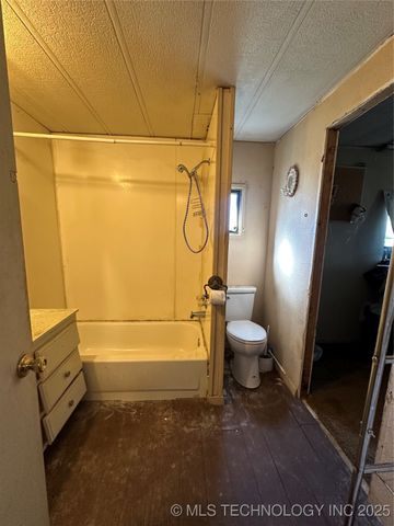 310 E Audd Avenue, Checotah, OK 74426