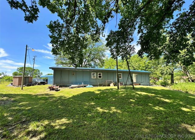 310 E Audd Avenue, Checotah, OK 74426