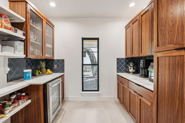 707 Harbor DR, Georgetown, TX 78633