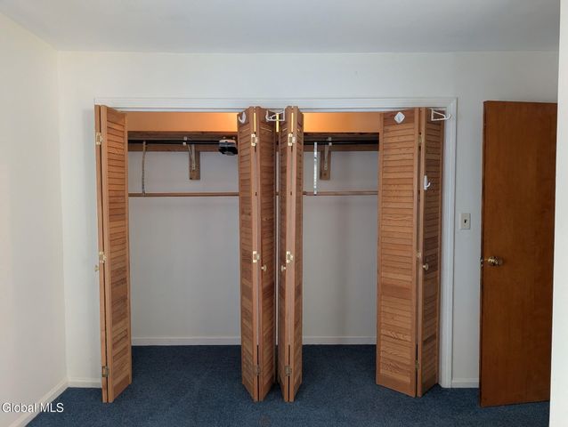 31 St George Place, Colonie, NY 12304