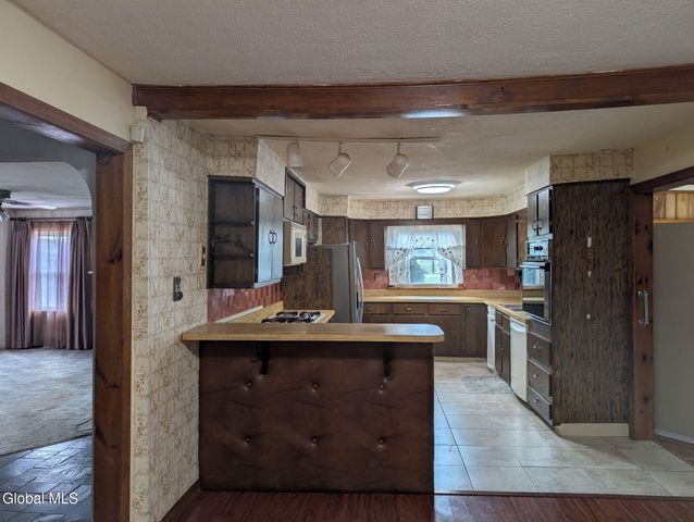 31 St George Place, Colonie, NY 12304