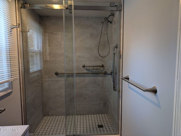 31 St George Place, Colonie, NY 12304