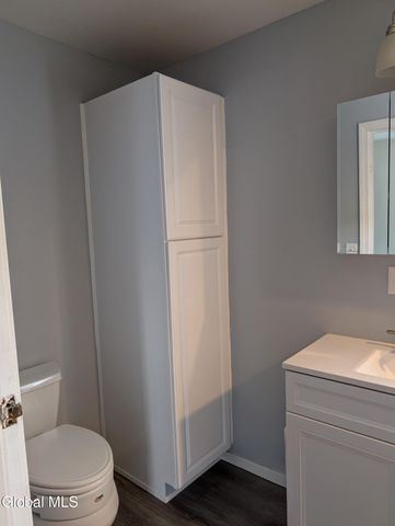 31 St George Place, Colonie, NY 12304