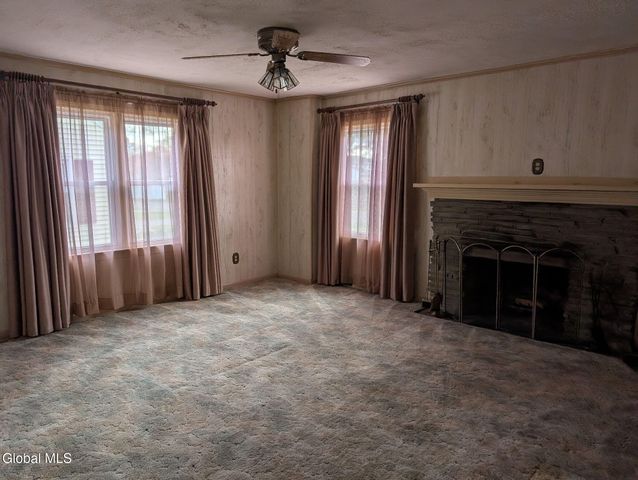 31 St George Place, Colonie, NY 12304