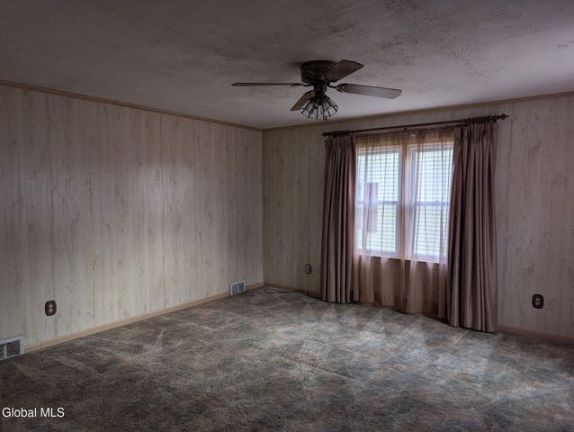 31 St George Place, Colonie, NY 12304