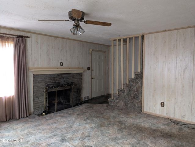 31 St George Place, Colonie, NY 12304