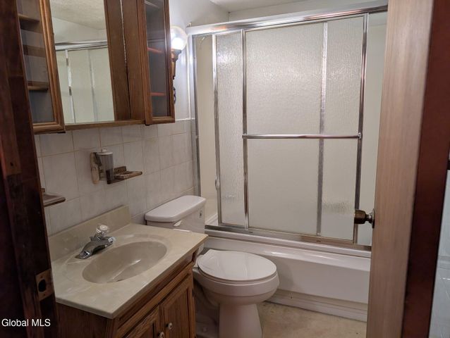 31 St George Place, Colonie, NY 12304