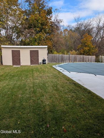 31 St George Place, Colonie, NY 12304