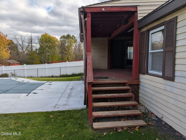 31 St George Place, Colonie, NY 12304