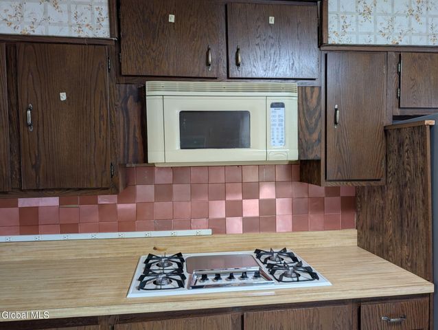 31 St George Place, Colonie, NY 12304