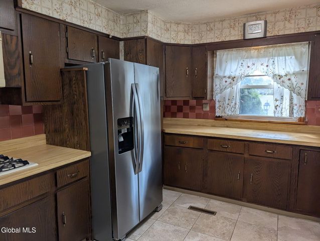 31 St George Place, Colonie, NY 12304