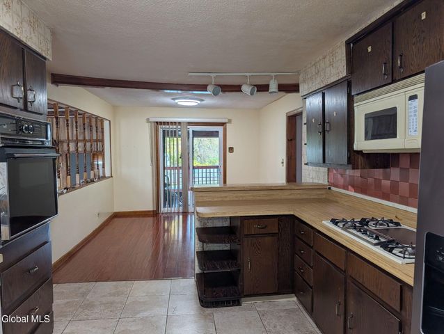 31 St George Place, Colonie, NY 12304