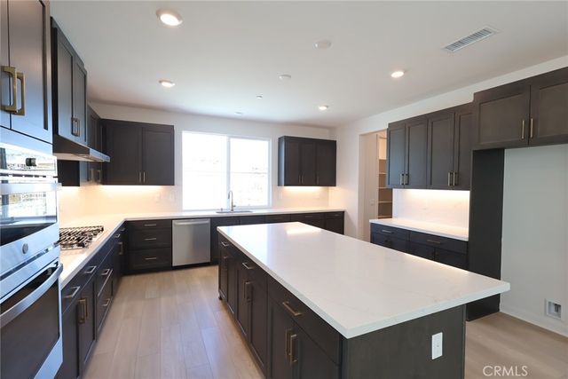 27328 Bear Paw Lane, Valencia, CA 91381