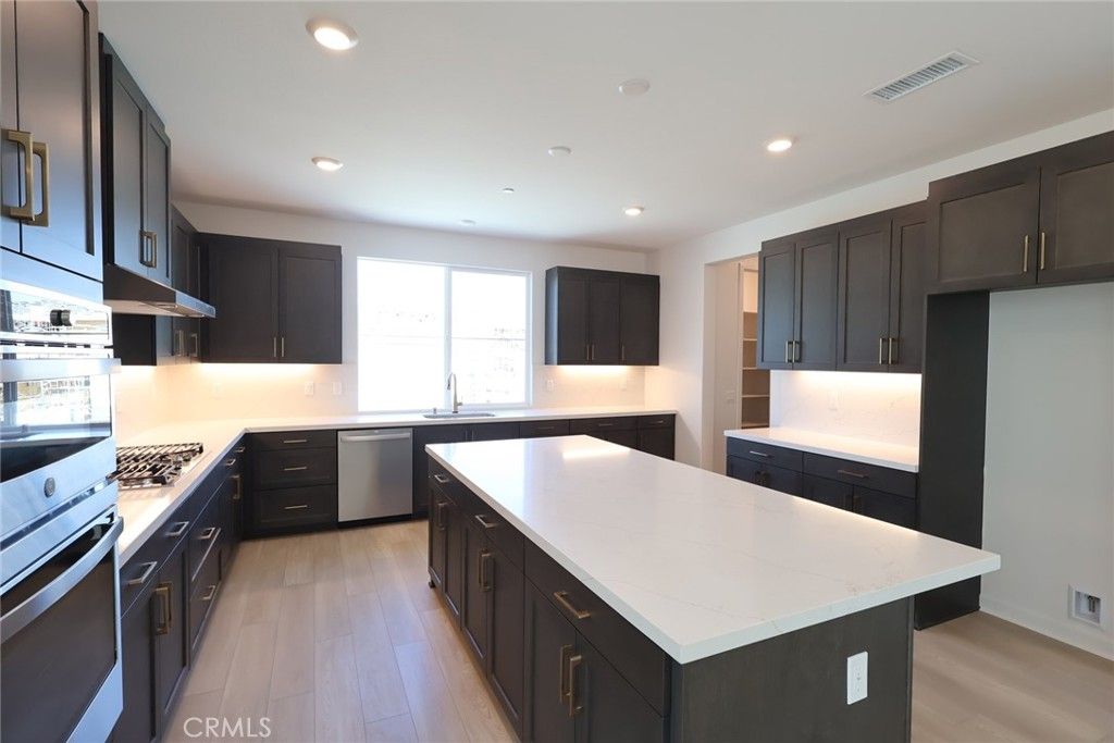 27328 Bear Paw Lane, Valencia, CA 91381