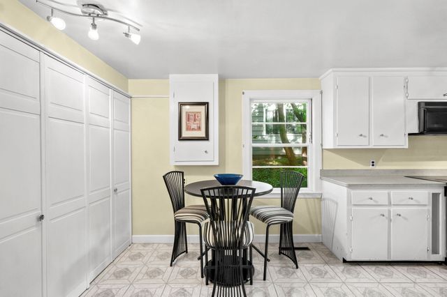 454 Eliot St, Milton, MA 02186