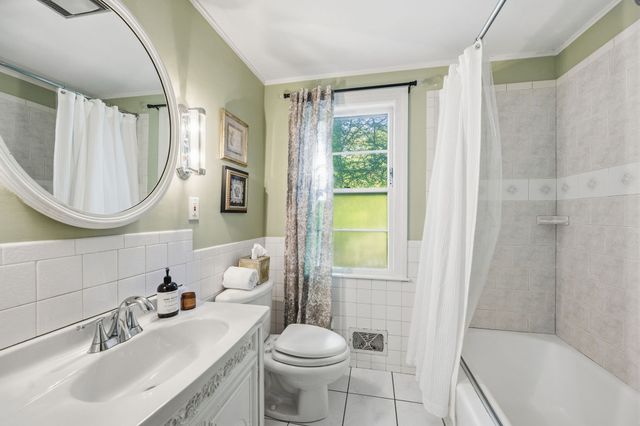 454 Eliot St, Milton, MA 02186