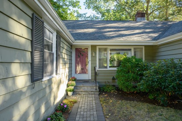 454 Eliot St, Milton, MA 02186