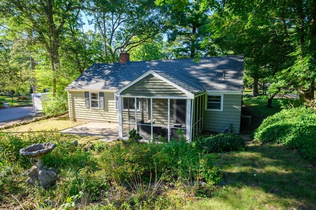 454 Eliot St, Milton, MA 02186