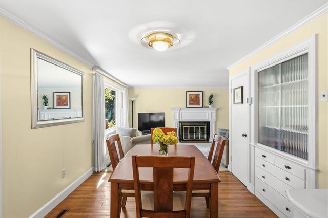454 Eliot St, Milton, MA 02186