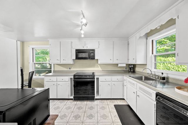 454 Eliot St, Milton, MA 02186