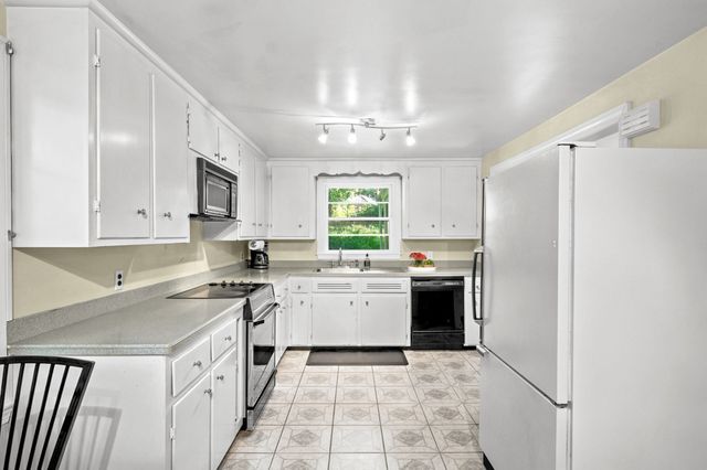 454 Eliot St, Milton, MA 02186