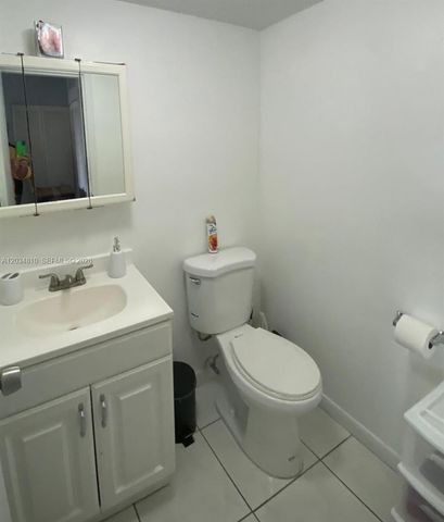 16909 N Bay Road 1009, Sunny Isles Beach, FL 33160