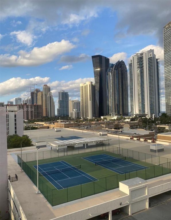 16909 N Bay Road 1009, Sunny Isles Beach, FL 33160