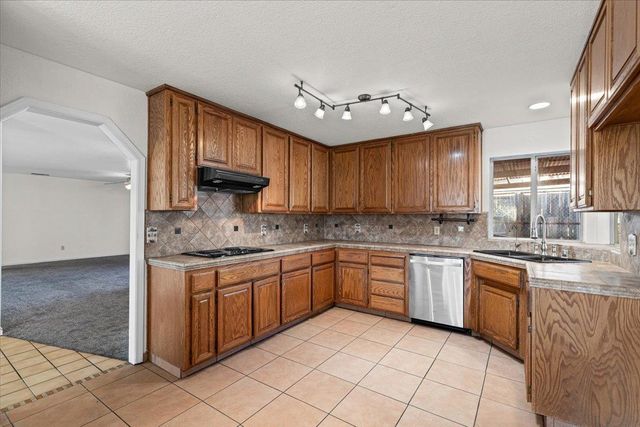 277 Garden Circle Dr, Manteca, CA 95336