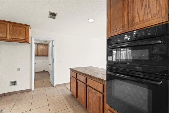 277 Garden Circle Dr, Manteca, CA 95336