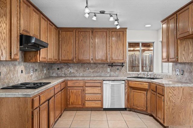 277 Garden Circle Dr, Manteca, CA 95336