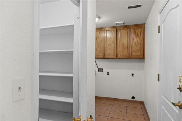 277 Garden Circle Dr, Manteca, CA 95336