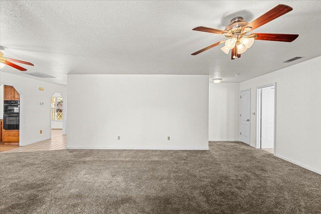 277 Garden Circle Dr, Manteca, CA 95336