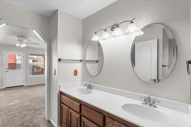 277 Garden Circle Dr, Manteca, CA 95336