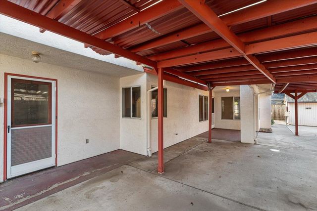 277 Garden Circle Dr, Manteca, CA 95336