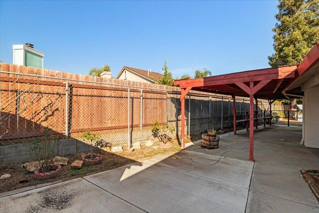 277 Garden Circle Dr, Manteca, CA 95336