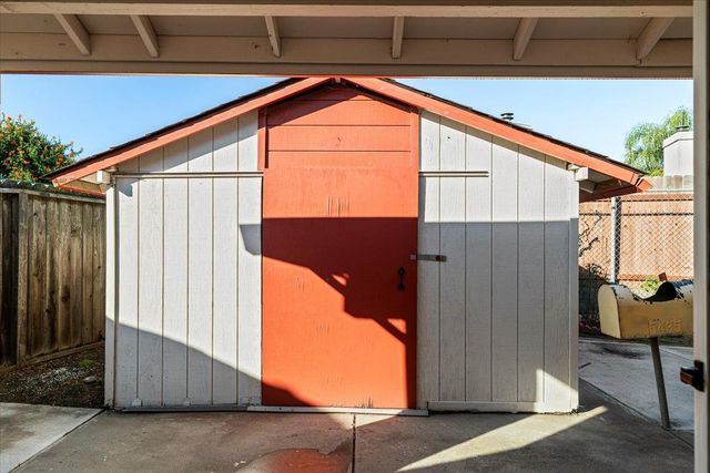 277 Garden Circle Dr, Manteca, CA 95336